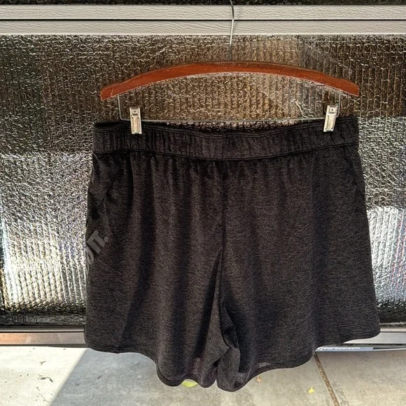 Nike Women’s Athletic Shorts Heather Gray Size XL - Picture 2 of 4